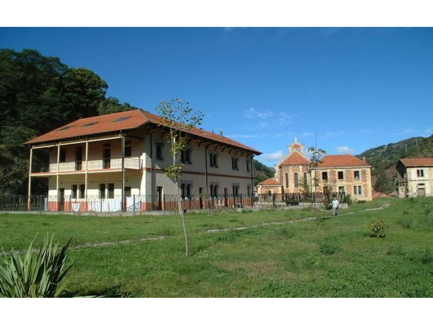 ALBERGUE JUVENIL BUSTIELLO
