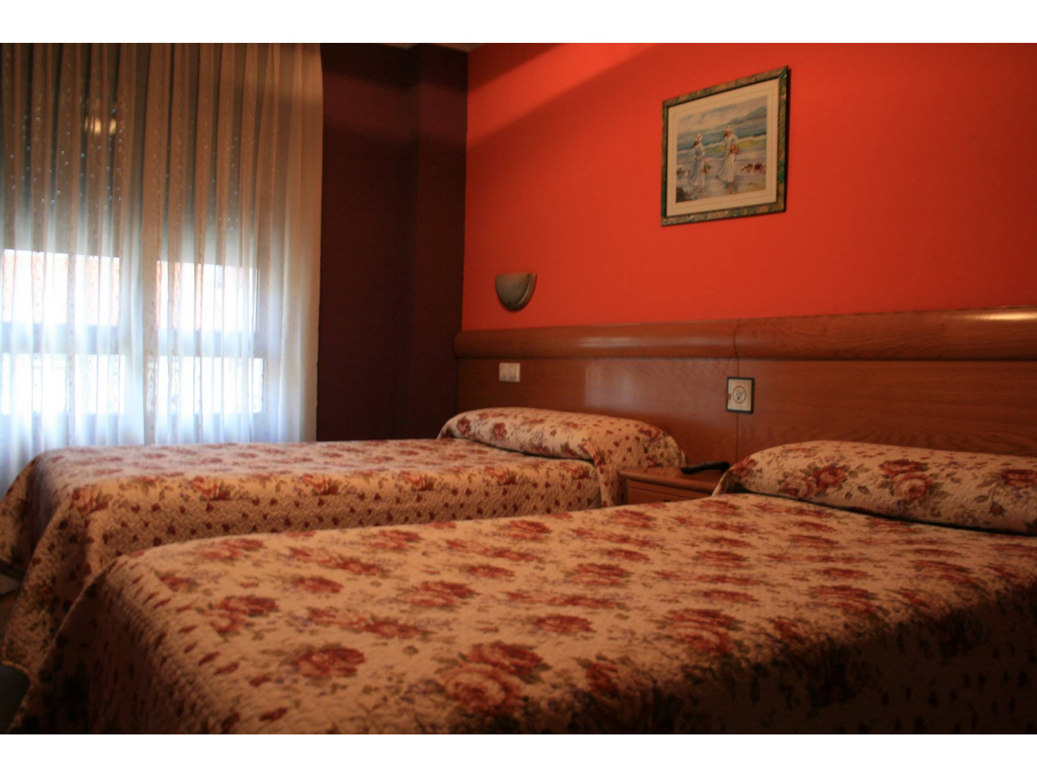 HOSTAL MENCÍA